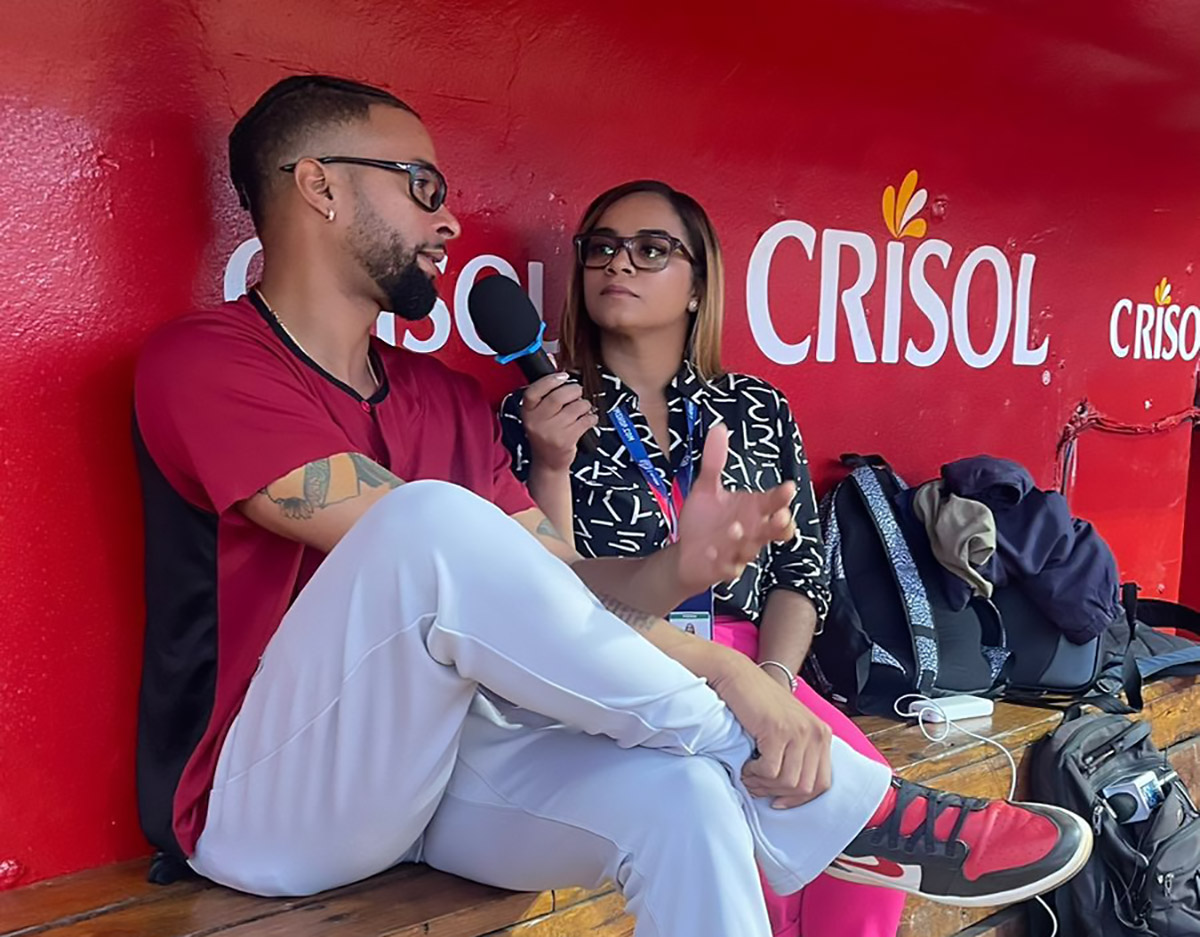 Henry Urrutia conversa con Alejandra Bonilla