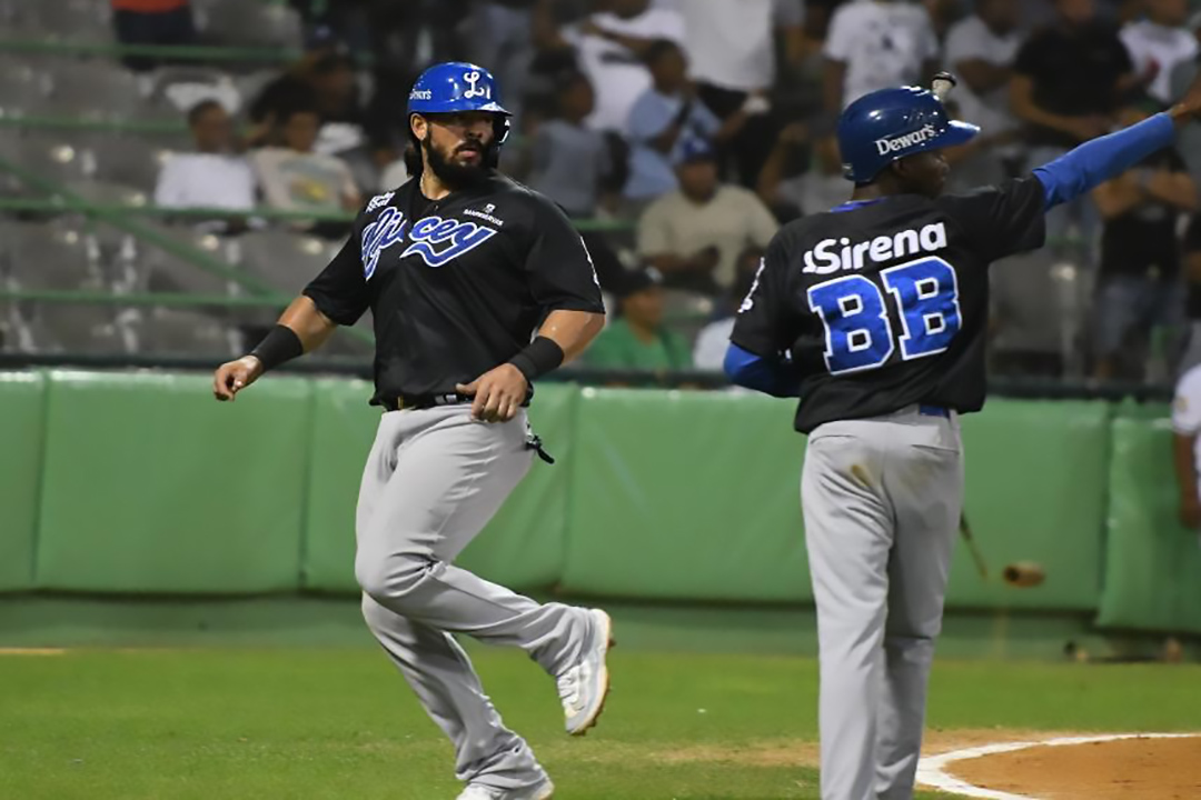 Jorge Alfaro sigue encendido con el madero