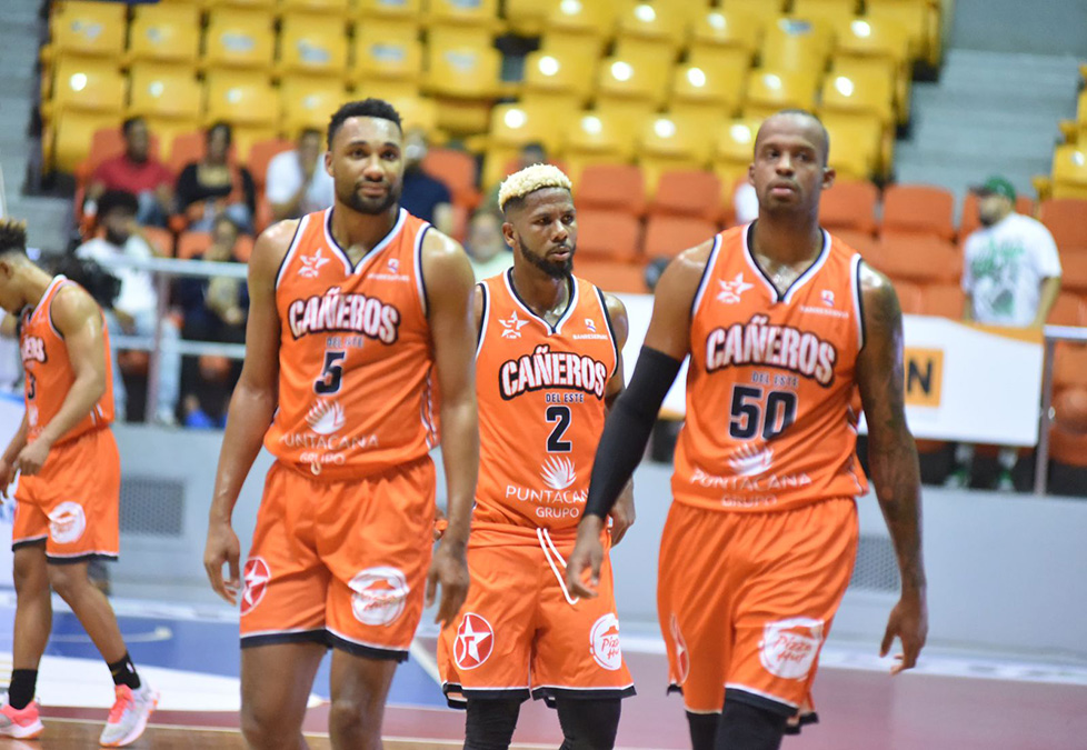 Yeison Colomé y sus compañeros de equipo