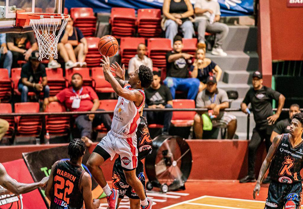 Luimal Ferreiras consiguió 33 puntos para los Indios