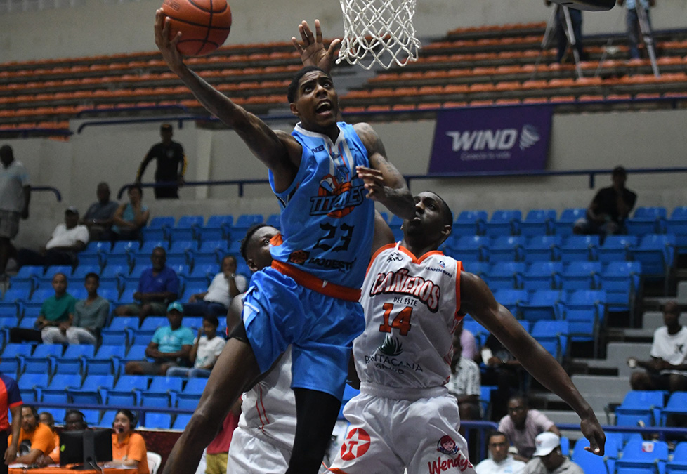 Terry Larrier y Tony Criswell encabezan el regreso de los Titanes