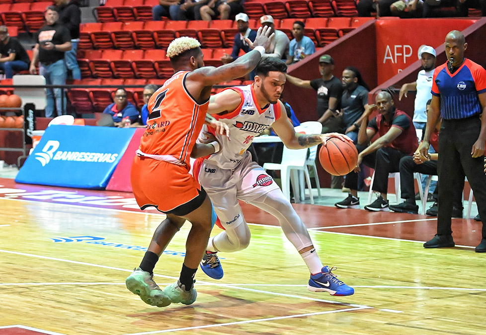 Eddy Polanco encestó 16 unidades por los Indios