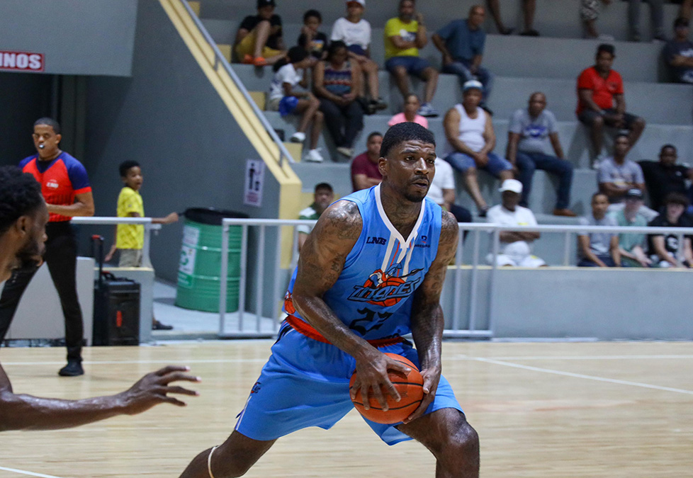 Tony Criswell anoto 25 puntos en la victoria de Titanes