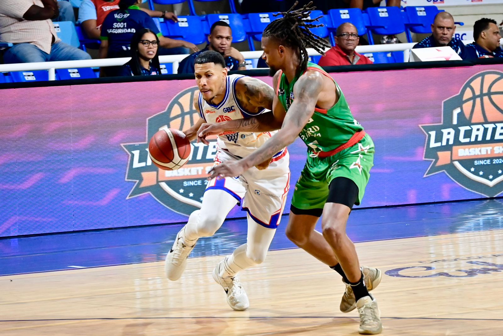 San Lázaro consolidó su liderato en el grupo B