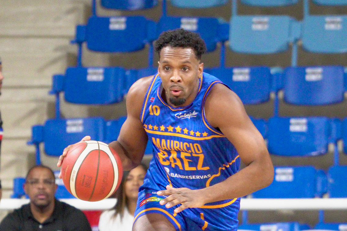 Mauricio Báez toma ventaja en la serie