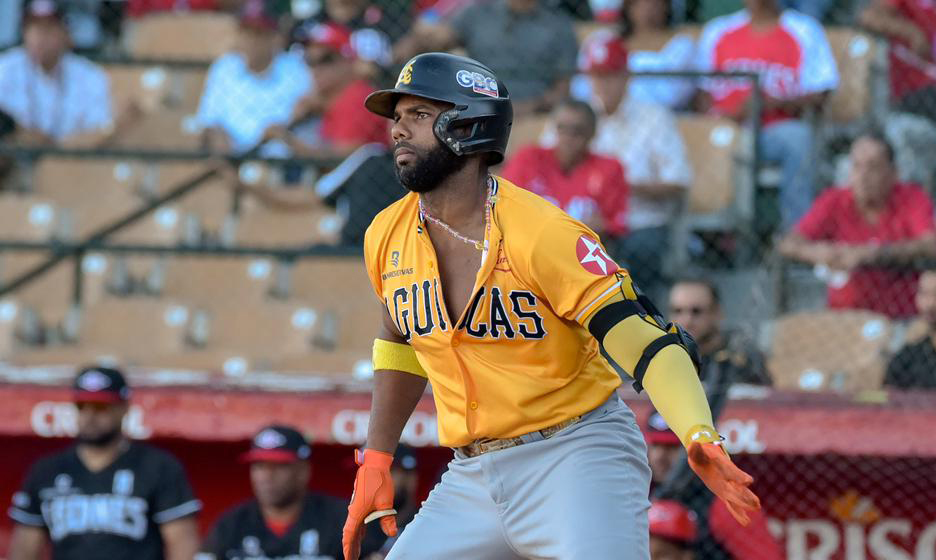 Aderlín Rodríguez héroe de las Águilas Cibaeñas en la victoria ante los Leones