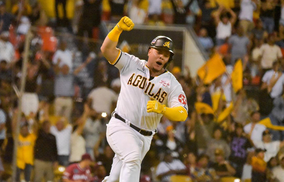Julio E. Rodríguez dio el hit de la victoria de Águilas
