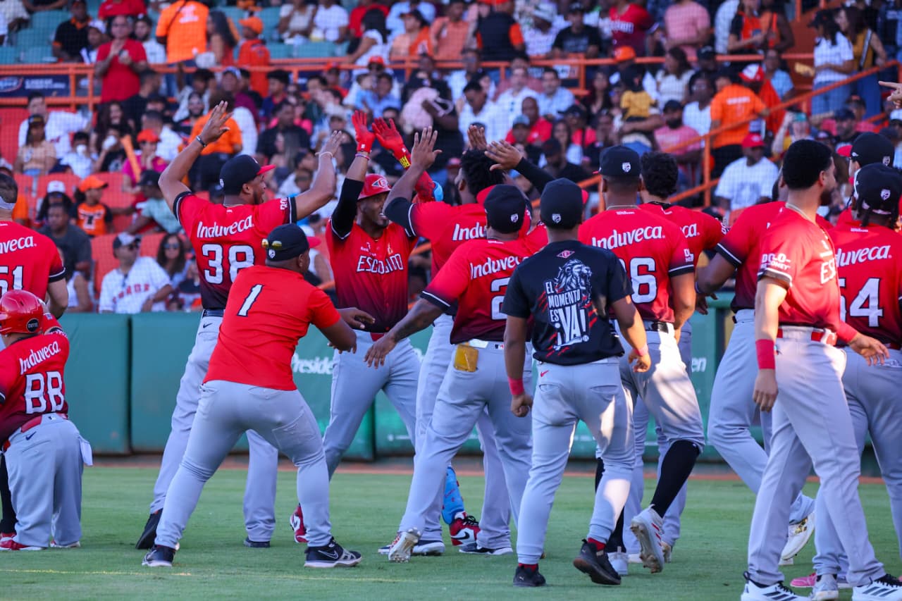 Leones del Escogido a una victoria del campeonato