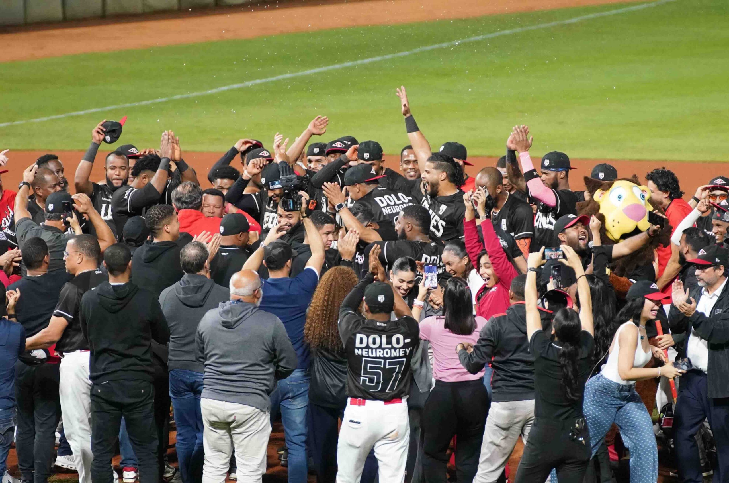 Leones del Escogido van por el bicampeonato
