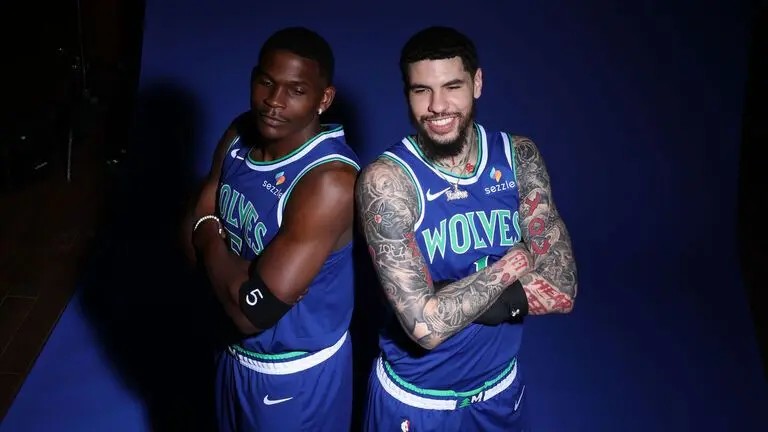 Chris Finch, LaMelo Ball y Anthony Edwards